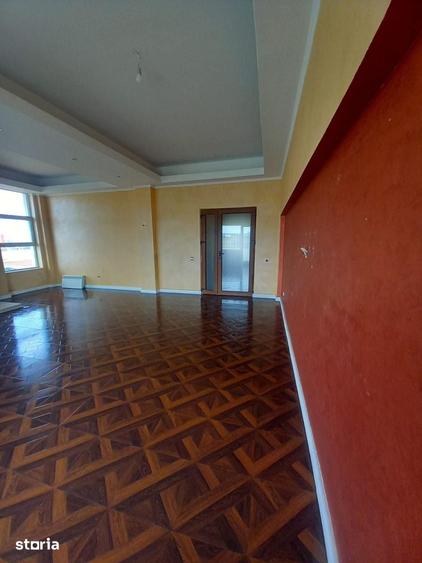 Apartament cu 4 camere în Central