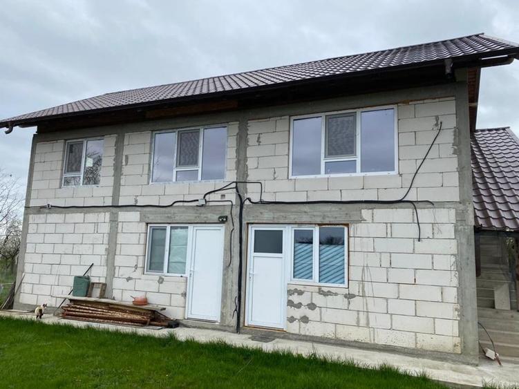 Casă cu 4 camere în Albota