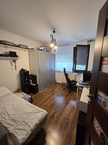 Apartament cu 4 camere decomandat în Drumul Taberei