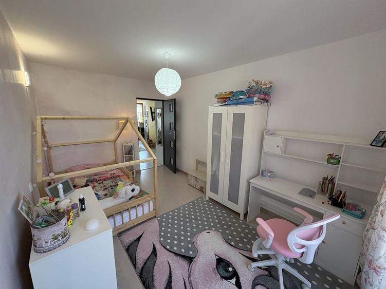 Apartament cu 3 camere decomandat în Florești