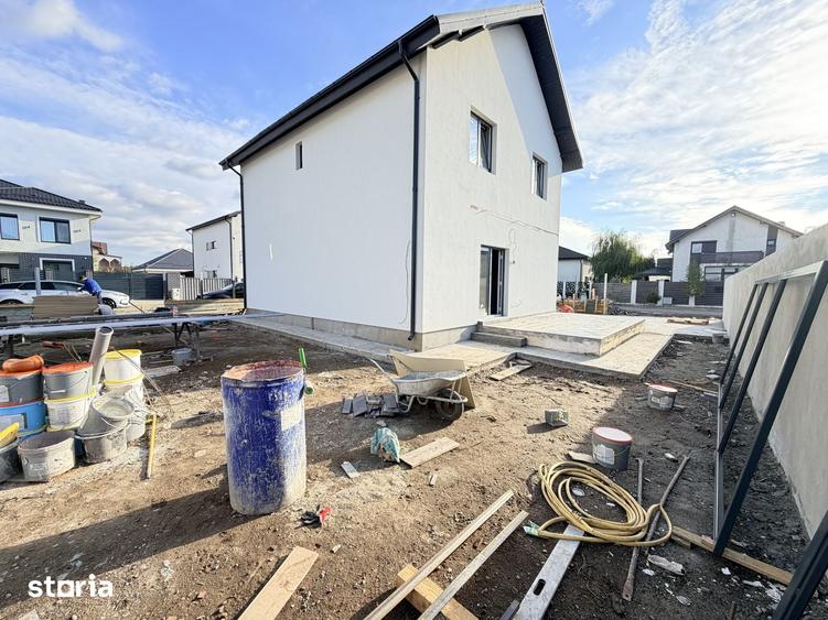 Casă cu 4 camere cu Teren 260 Mp în Glina