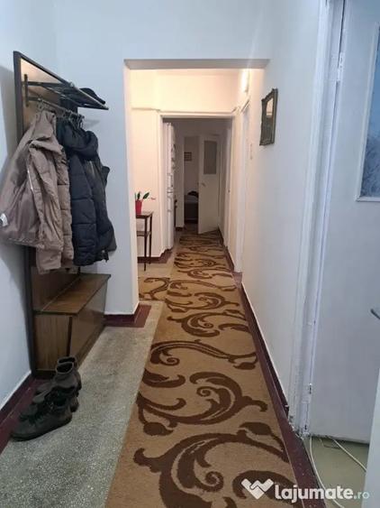 Apartament cu 4 camere decomandat în Central