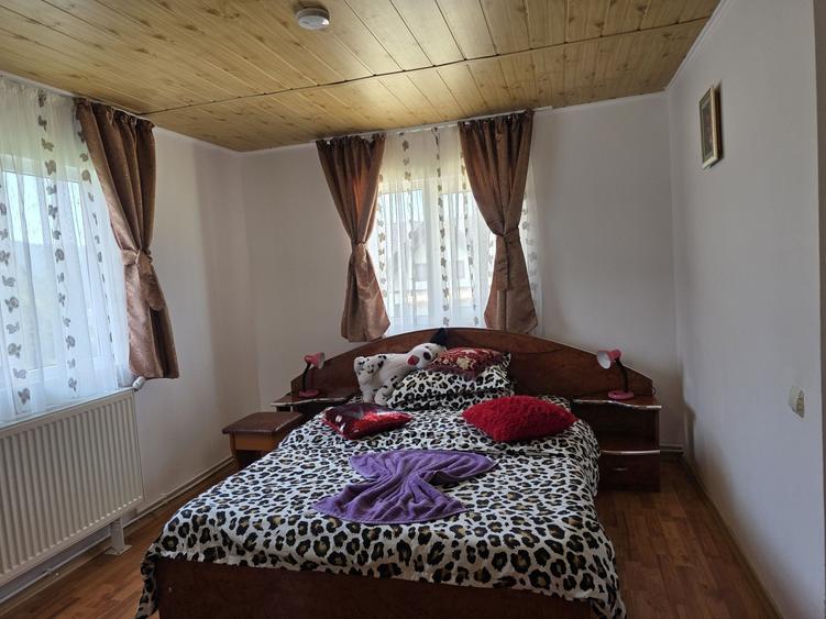 Casă cu 4 camere în Dâmbovicioara