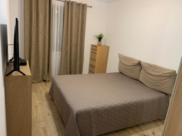 Apartament cu 3 camere semidecomandat în Băneasa