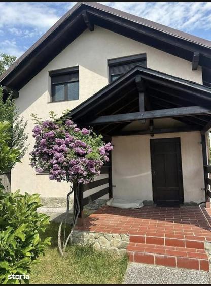 Casă cu 4 camere cu Teren 1700 Mp în Central