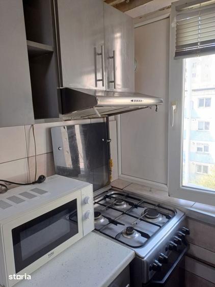 Apartament cu 3 camere în Craiovița Nouă