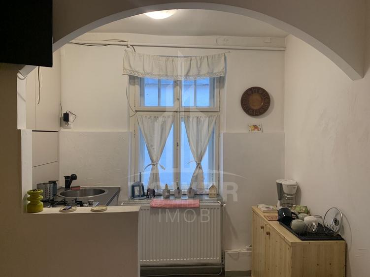 Casă individuală cu 7 camere cu Canalizare în Central