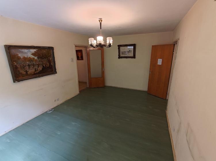 Apartament cu 3 camere semidecomandat în Drumul Taberei