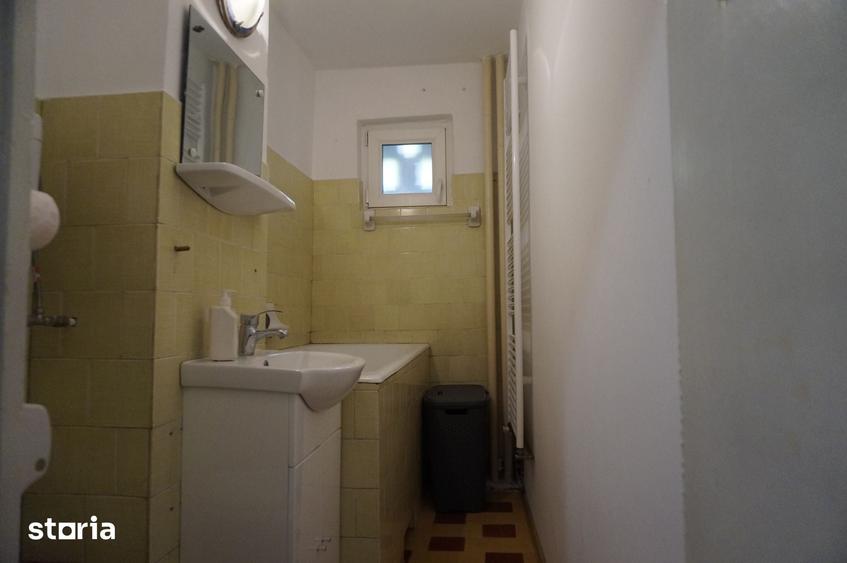 Apartament cu 3 camere semidecomandat în Girocului
