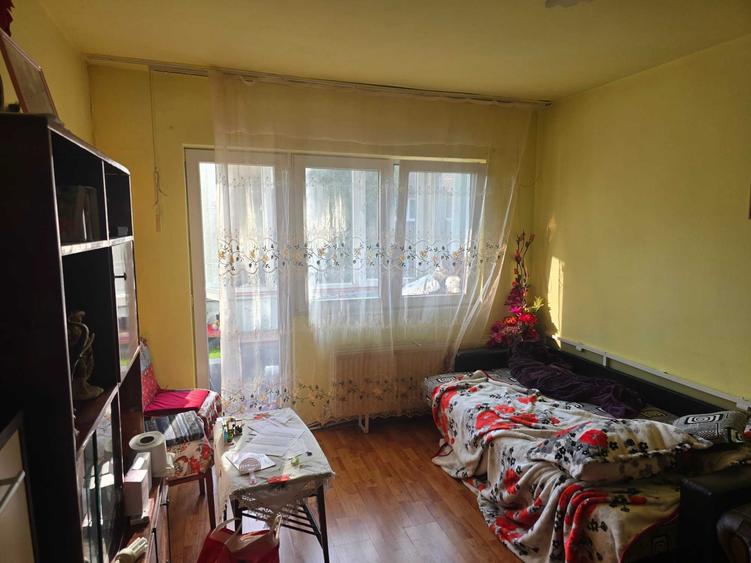 Vand apartament 2 camere situat pe strada viitorului bloc 9A, sc2,etaj 2, ap.29. Pret negociabil 32500 de euro. Contact: 0034603258553. - 8
