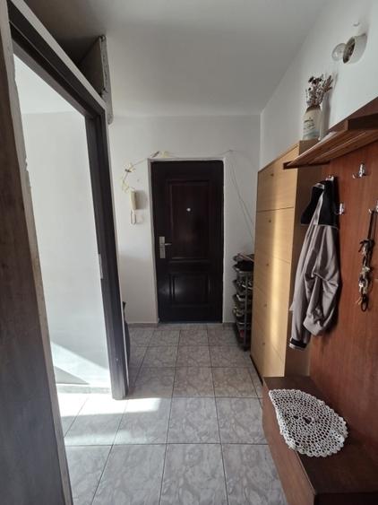 Apartament cu 3 camere semidecomandat în Alexandru cel Bun