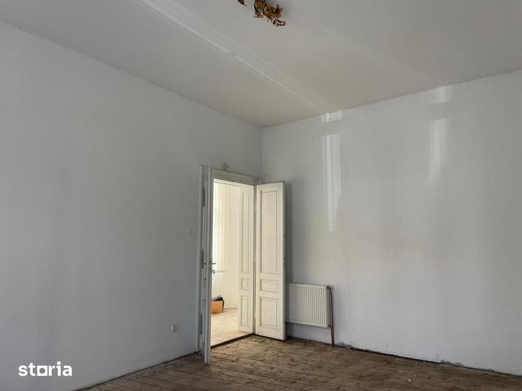 Apartament cu 5 camere în Orașul Nou