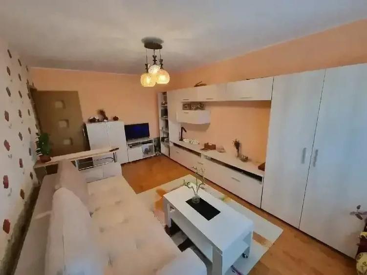 Apartament cu 2 camere decomandat în Km 4