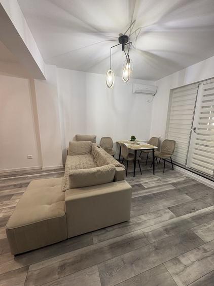 Apartament cu 2 camere decomandat în Uverturii