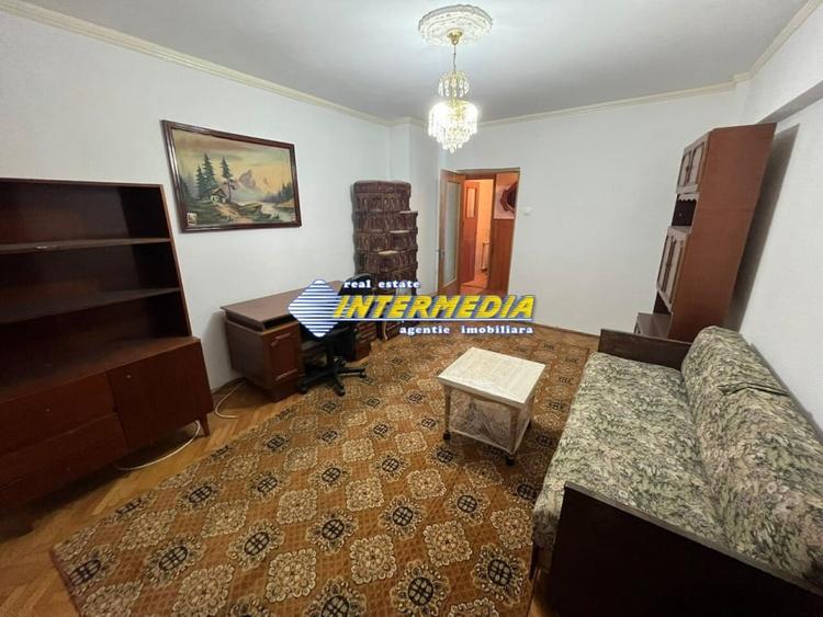 Apartament cu 3 camere decomandat, mobilat în Central