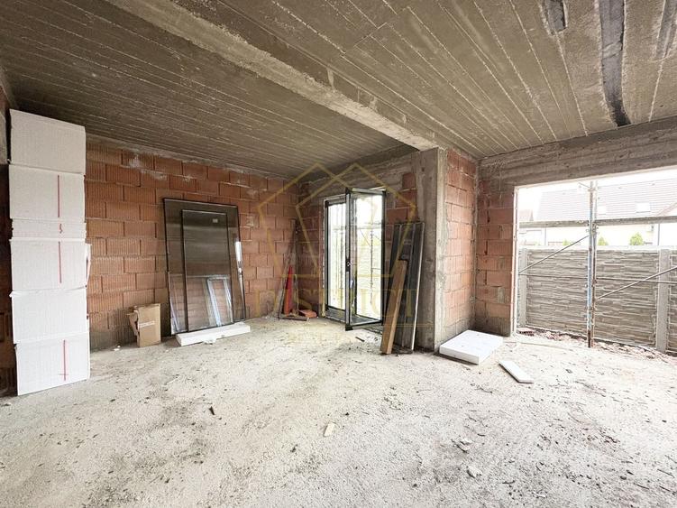 Duplex cu 5 camere cu Canalizare în Giroc