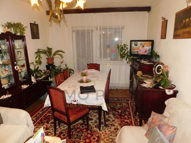 Apartament cu 3 camere decomandat, mobilat în Dâmbovița