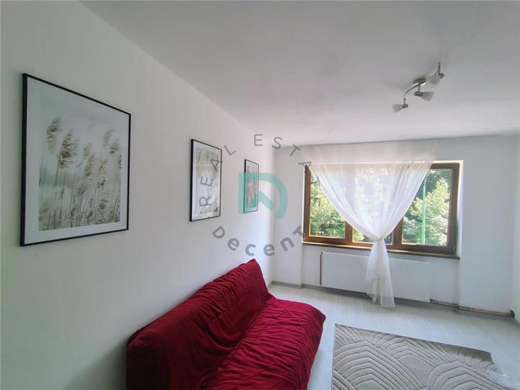 Apartament cu 3 camere decomandat în Tractorul