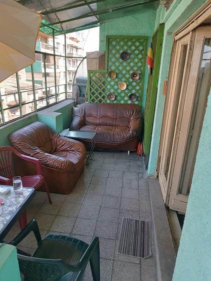 Apartament cu 3 camere semidecomandat, mobilat în Dacia