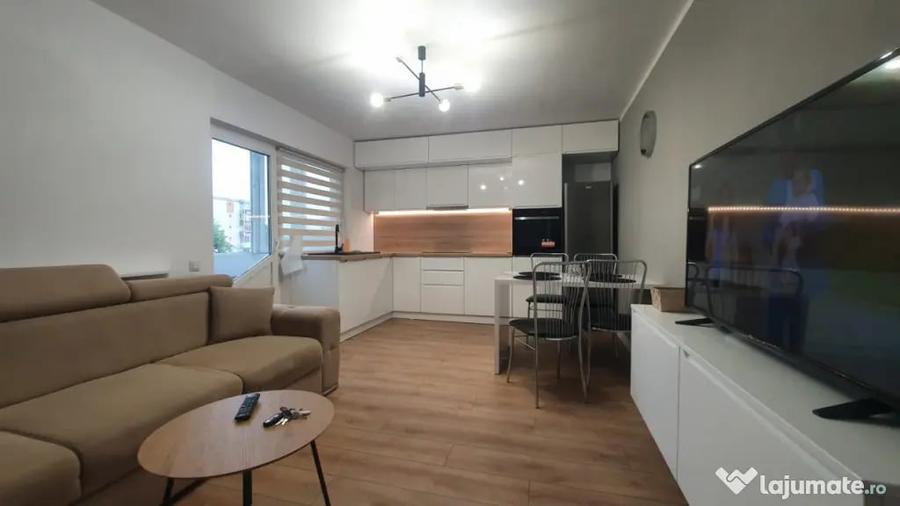 Apartament cu 3 camere decomandat în Între Lacuri