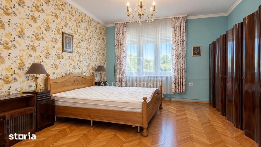 Apartament cu 3 camere semidecomandat în Central
