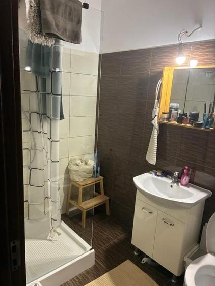 Apartament cu 3 camere decomandat, mobilat în Titan