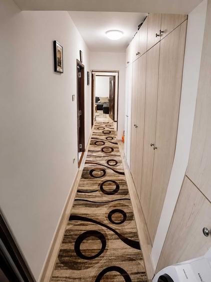 Apartament cu 3 camere decomandat în Cetate