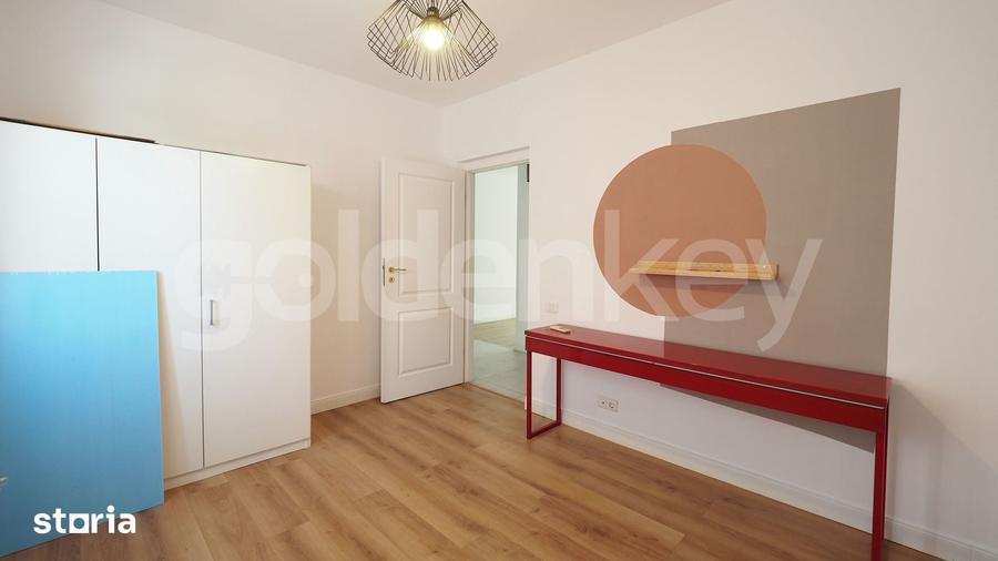 Casă cu 7 camere cu Teren 250 Mp în Central