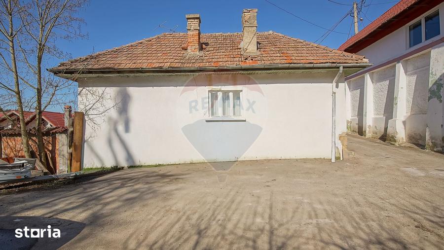 Casă cu 2 camere cu Teren 230 Mp în Schei