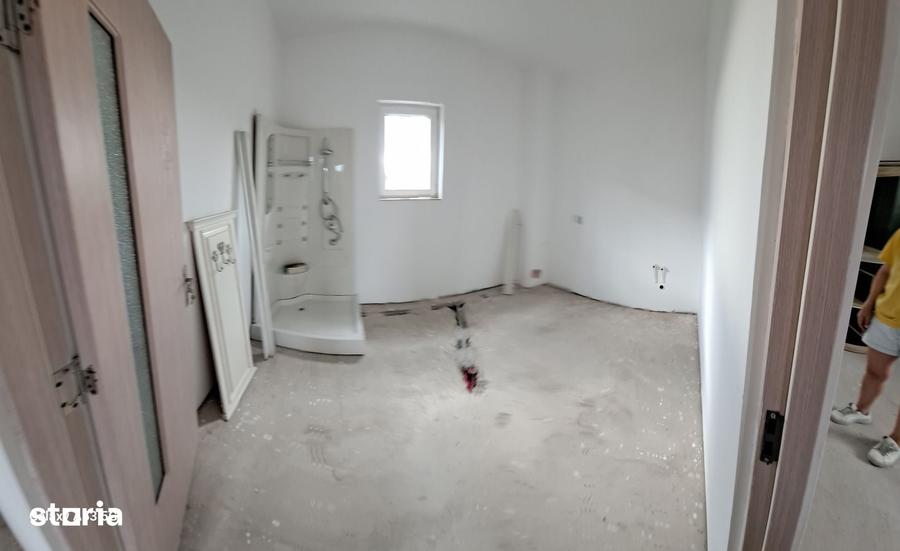 Casă cu 8 camere cu Teren 1500 Mp în Șura Mică