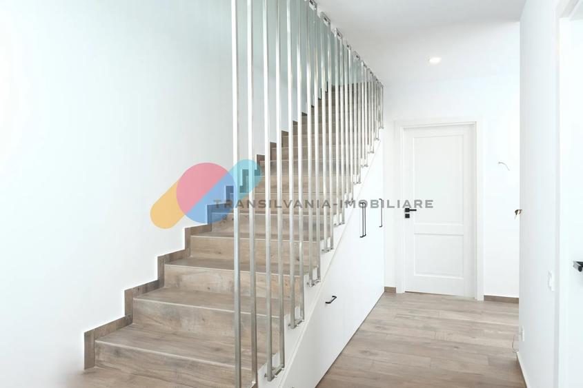 Duplex cu 5 camere cu Canalizare în Apahida