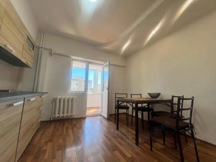 Apartament cu 2 camere decomandat în Trocadero