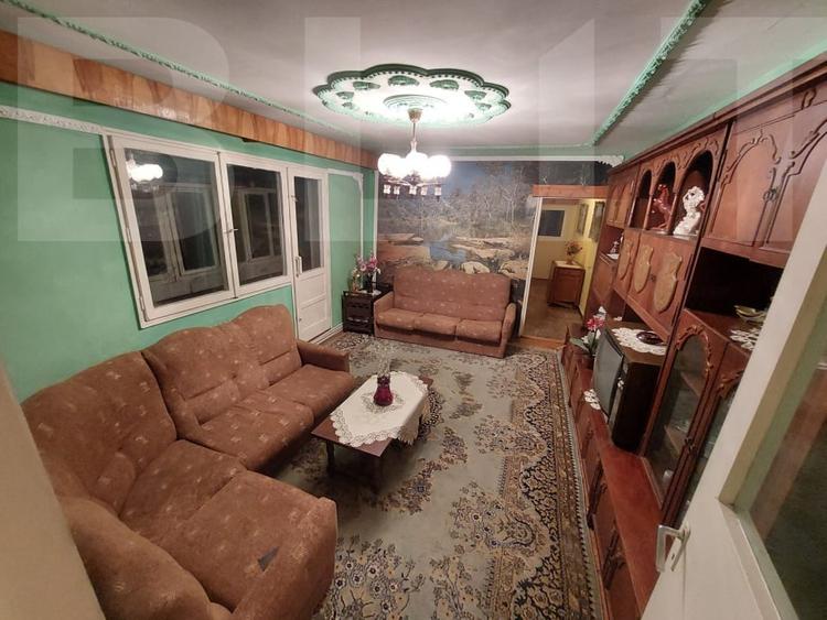 Apartament cu 3 camere semidecomandat, mobilat în Lugoj