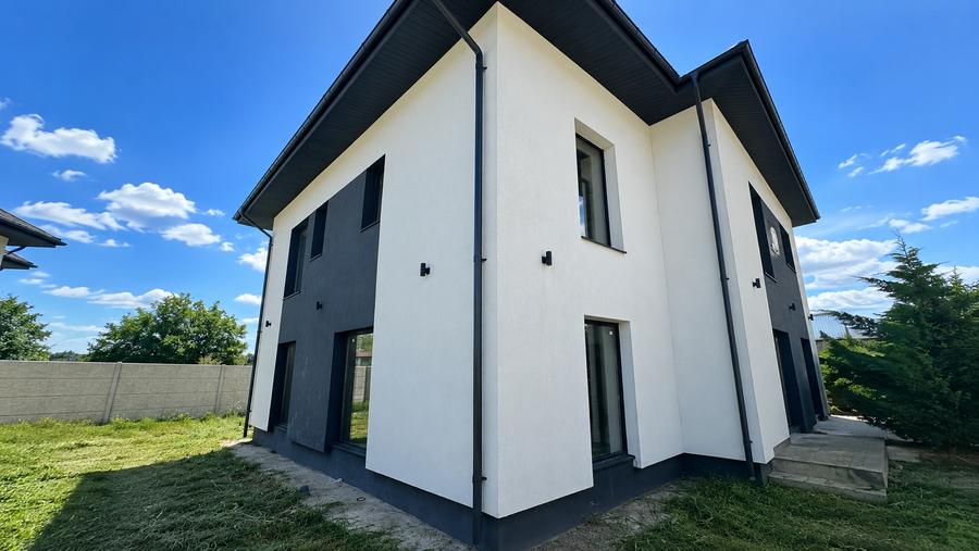 Casă individuală cu 4 camere cu Teren 250 Mp în Tunari