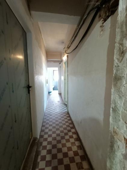 Casă individuală cu 7 camere cu Garaj în P-ța Victoriei