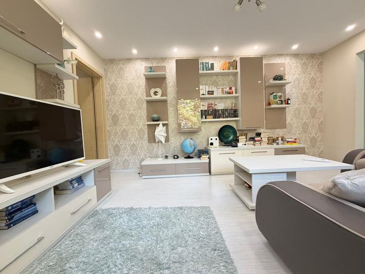 Apartament cu 3 camere semidecomandat în Gheorghe Lazăr
