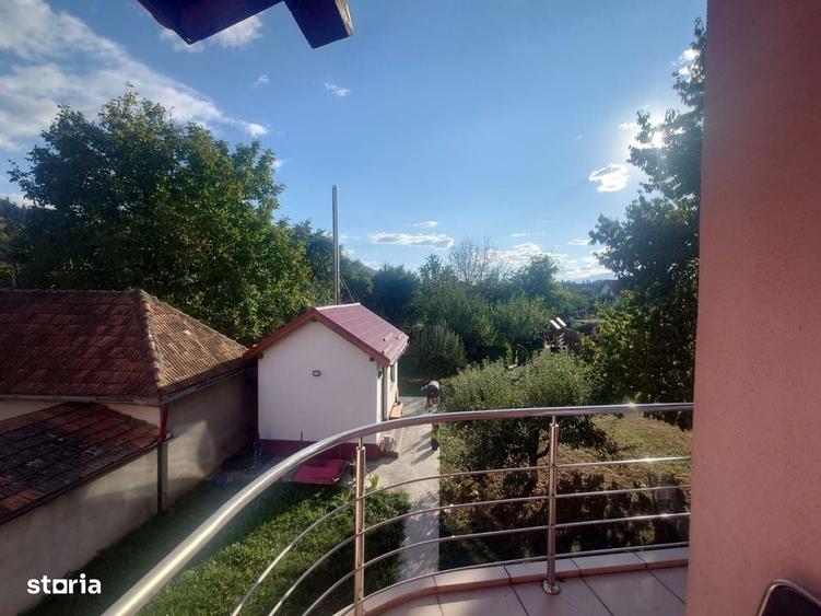 Casă cu 4 camere cu Teren 1000 Mp în Cristian