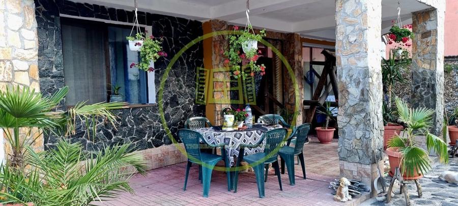 Casă individuală cu 4 camere cu Piscina în Bariera Vâlcii