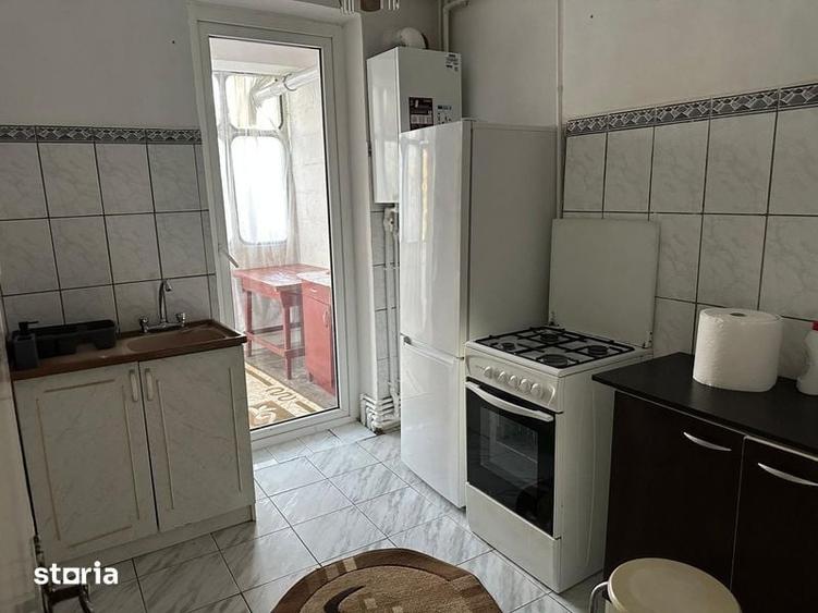 Apartament cu 2 camere decomandat în Policlinica