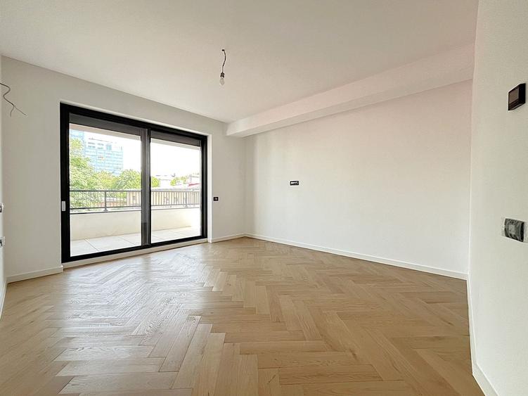 Apartament cu 4 camere decomandat în Dorobanți
