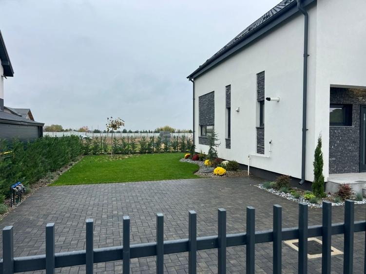 Casă individuală cu 4 camere cu Teren 350 Mp în 8 Martie