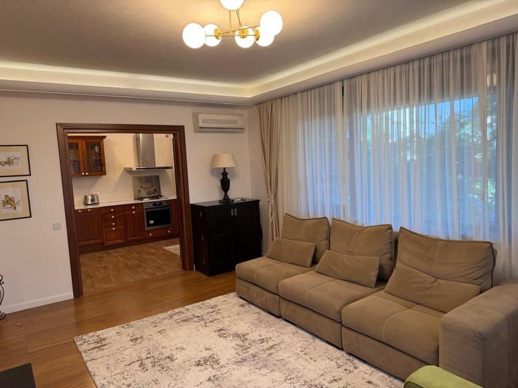 Apartament cu 3 camere decomandat în Barbu Văcărescu