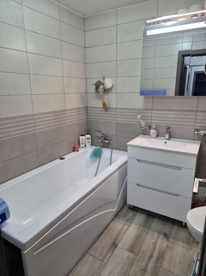 Apartament cu 2 camere decomandat în Tei