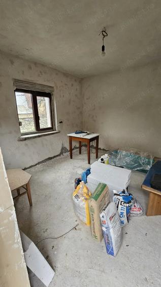 Casă cu 2 camere cu Teren 180 Mp în Feneș
