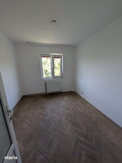 Apartament cu 3 camere decomandat în Vest