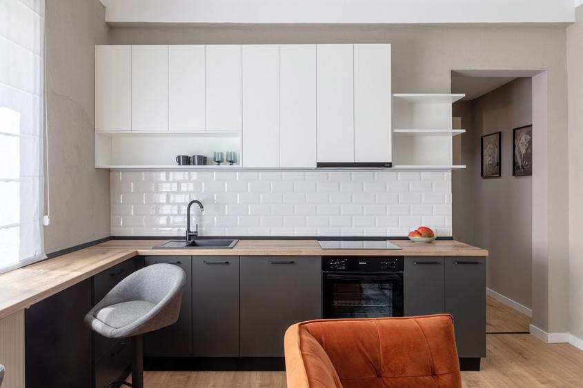 Apartament cu 2 camere, mobilat în P-ța Universității