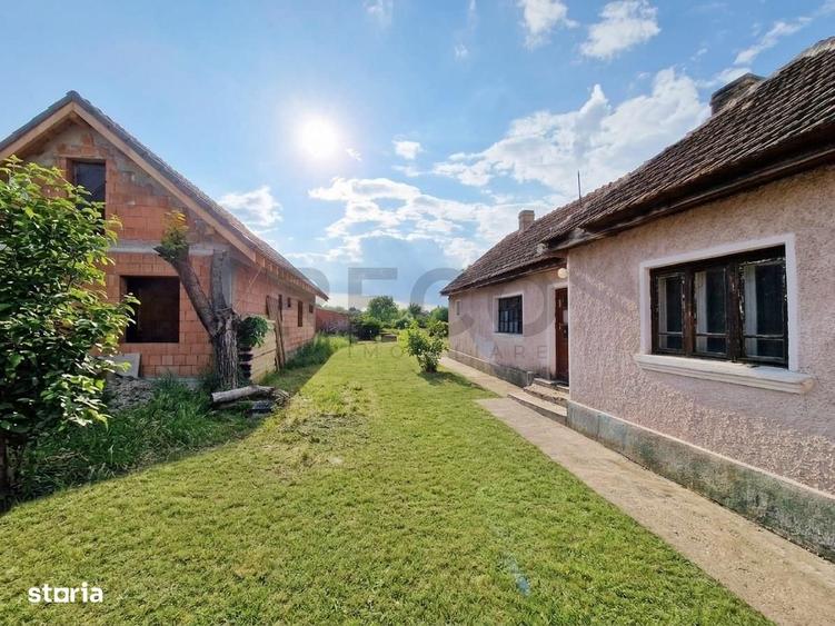 Casă cu 3 camere cu Teren 1940 Mp în Biharia