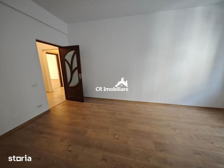 Apartament cu 4 camere decomandat în Decebal