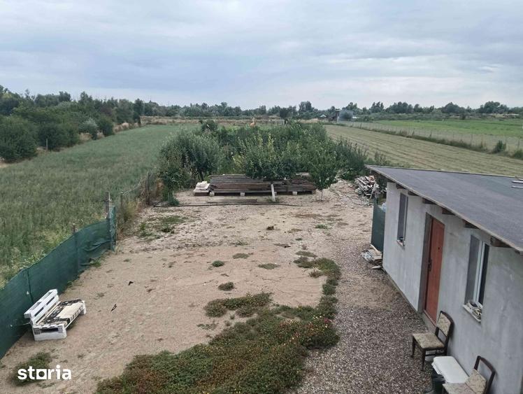 Casă cu 6 camere cu Teren 2500 Mp în Milcovul