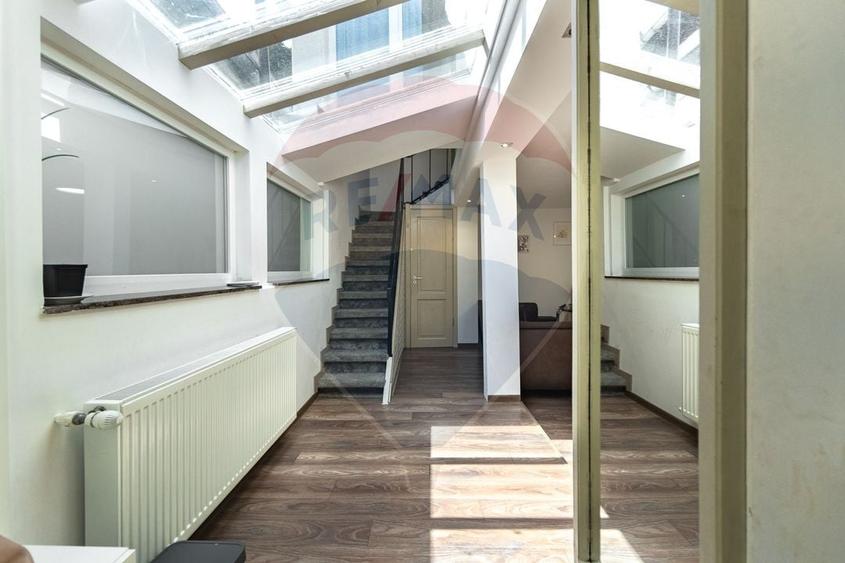 Apartament cu 3 camere nedecomandat, mobilat în Schei